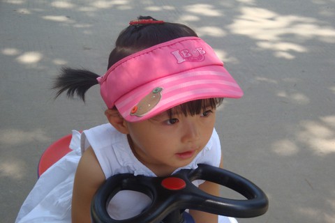 白色连衣裙---两岁半宝贝