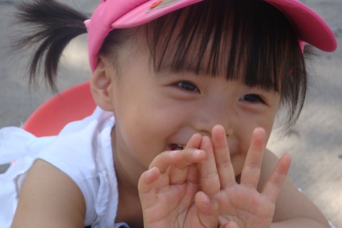 白色连衣裙---两岁半宝贝