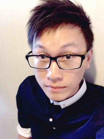 我家的宝爸.跟头像一样.呵呵.晒一晒.大家的宝爸都很有爱噢.