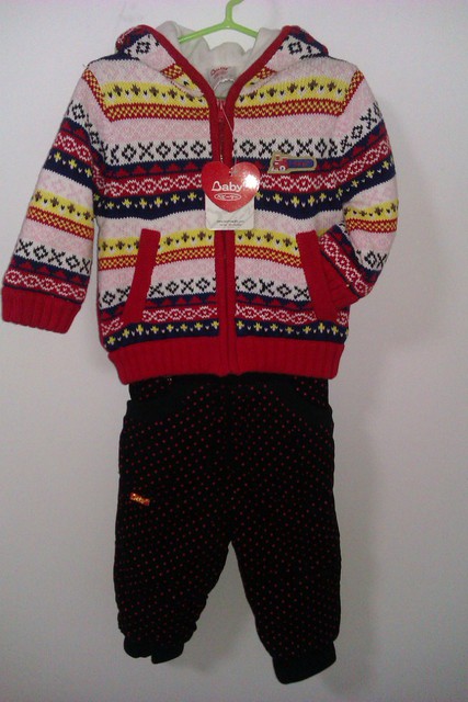 主题:亲们,过年了,都来晒晒宝贝的新衣服和宝贝的新照片.