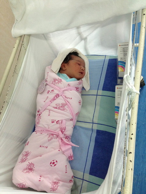 新生儿都是用包裹着吗?要包多久