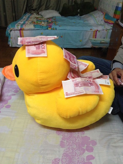 人家的马上有钱,宝爸的大黄鸭有钱