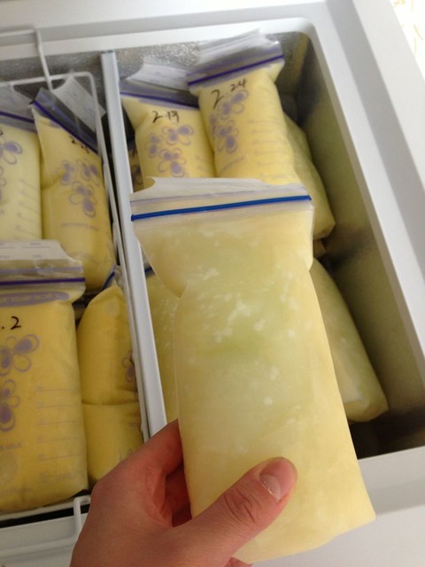 42个回帖 冻奶怎么是黄色的,而且腥得很 12个回帖 冷冻在冰箱的母乳