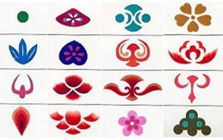 花钿和面靥在唐仕女中非常流行,是身为白富美的象征.