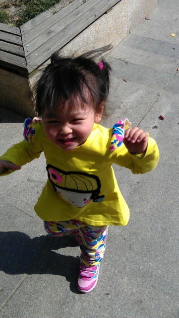 坐音乐小火车_昨天早上睡到七点半, 麻麻起来了,胖妞妞也醒啦_宝宝树