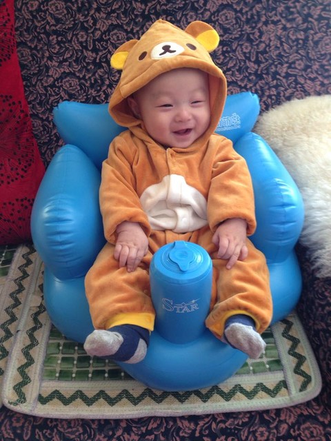 秀秀外出时都咋给自己帅儿子穿衣的啊