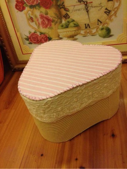 精空奶粉罐变身成漂亮的凳子