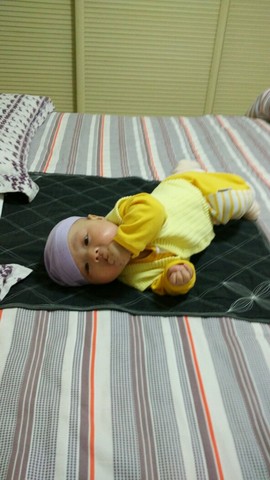 宝宝们都会玩手吗?