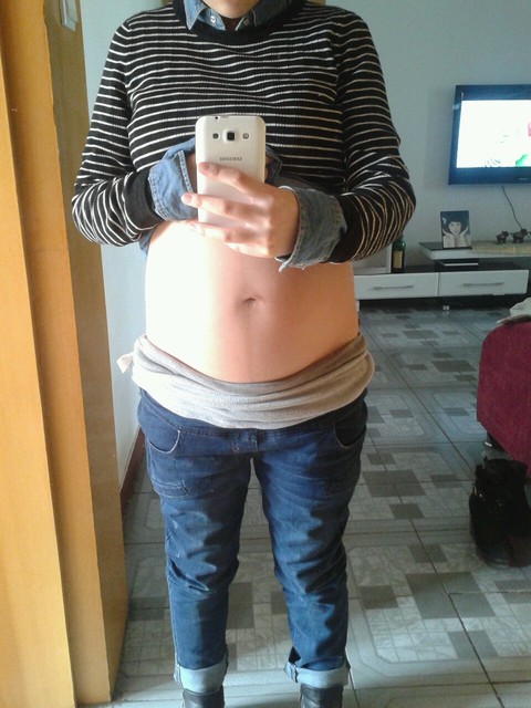 看我正面!你的肚子不小.