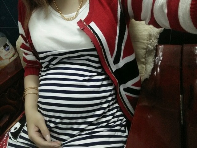 看看我八个月的肚子