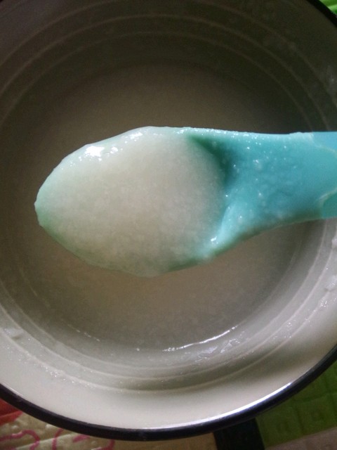 万能的宝妈们,片状的米粉,冲完了是这样的吗?