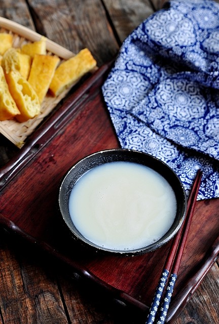 【餐桌上的旅行】难忘早餐那抹浓香:白芝麻豆浆