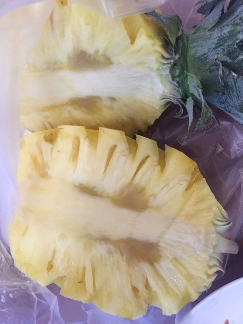 台湾黑心菠萝图片