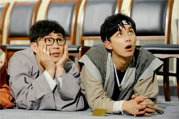 《二十四小时》"中二综艺"引发90后热议