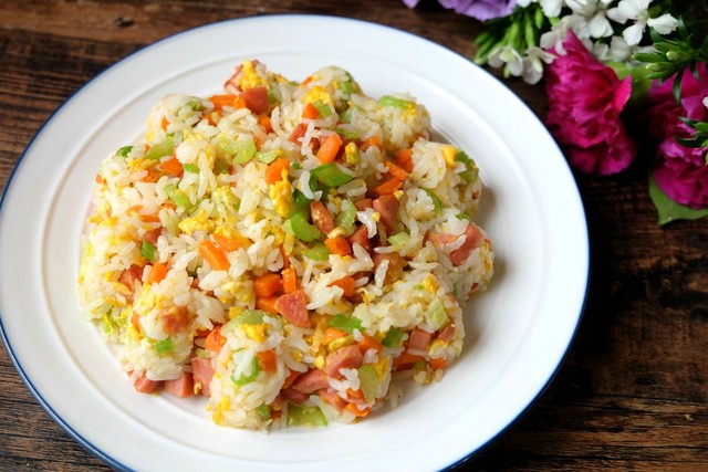 【多妈爱下厨】 芹菜蛋炒饭