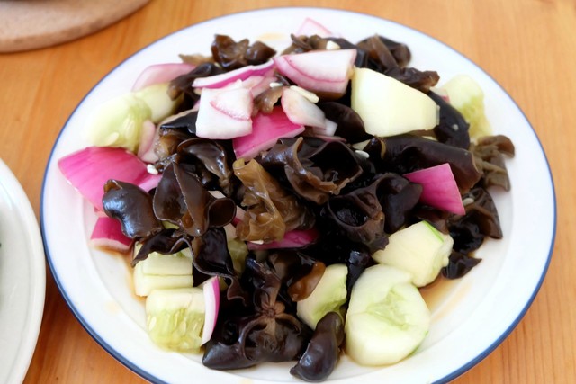 【黄瓜木耳拌洋葱】