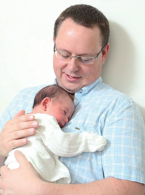 方法2,无尾熊环抱式——爸爸最适用